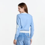 CASUAL CHARM เสื้อถักไหมพรม  แขนยาว เปิดหน้าติดกระดุม ปักโลโก้ที่แขนและอกเสื้อ - Image 2