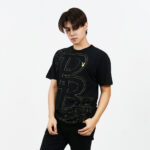 11PB GOLD TO NIGHT เสื้อยืดคอกลมแขนสั้น ชิ้นหน้าพิมพ์โลโก้เต็มชิ้น อกหน้าซ้ายปักโลโก้