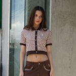 12PB URBAN BOHO เสื้อยืดแขนสั้นมีปกทอ ผ่าหน้าติดกระดุม ขอบเอวจั๊มพ์ ปักโลโก้หัวกระต่ายที่อกด้านซ้าย