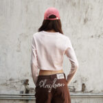 12PB URBAN BOHO เสื้อยืดดคอกลม แขนยาว ทรงครอป พิมพ์และปักโลโก้ที่ด้านหน้า - Image 3
