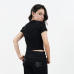 12PB VELVET CHAIN เสื้อยืดคอกลมแขนสั้น ทรงครอปปักเลื่อมโลโก้ PLAYBOYที่กลางอก - Image 3