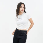 12PB VELVET CHAIN เสื้อยืดคอกลมแขนสั้น ทรงครอปปักเลื่อมโลโก้ PLAYBOYที่กลางอก - Image 2