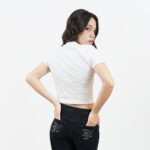 12PB VELVET CHAIN เสื้อยืดคอกลมแขนสั้น ทรงครอปปักเลื่อมโลโก้ PLAYBOYที่กลางอก - Image 3