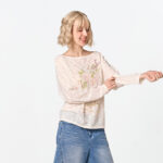 02PB GARDEN KISSED เสื้อยืดแฟนซี คอปาดกว้าง แขนยาว พิมพ์โลโก้ที่ชิ้นหน้า - Image 2