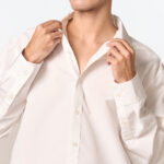 01PB LOADING..BOY เสื้อเชิ้ตแขนยาวมีริ้วผ้าในตัว ช่วงเอวหน้าซ้ายพิมพ์ PLAYBOY - Image 3