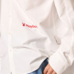 01PB LOADING..BOY เสื้อเชิ้ตแขนยาวมีริ้วผ้าในตัว ช่วงเอวหน้าซ้ายพิมพ์ PLAYBOY - Image 2